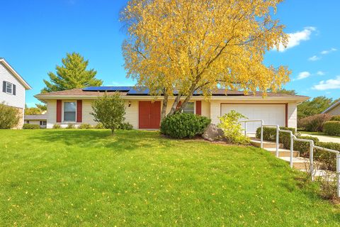 12520 W Crawford Dr, New Berlin, WI 53151 - #: 1940811