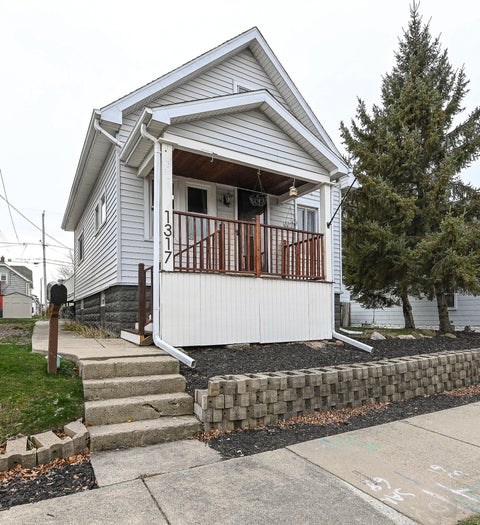 Photo of 1317 Manitoba Ave, South Milwaukee, WI 53172 (MLS # 1904762)