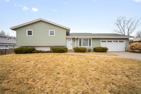 Photo of 9622 W Tupelo Ct, Milwaukee, WI 53224 (MLS # 1952989)