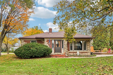 Photo of 9530 W Hope Ave, Wauwatosa, WI 53222 (MLS # 1986433)