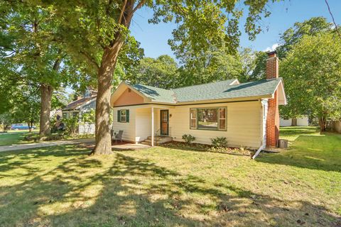 Photo of 49 Stam St, Williams Bay, WI 53191 (MLS # 1937442)