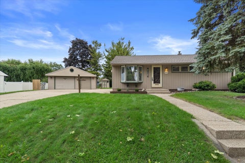 Photo of 6536 W Burdick Ave, Milwaukee, WI 53132 (MLS # 1982297)