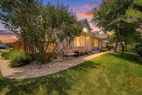 Photo of 10050 W Whitnall Edge Dr, Franklin, WI 53132 (MLS # 1972439)