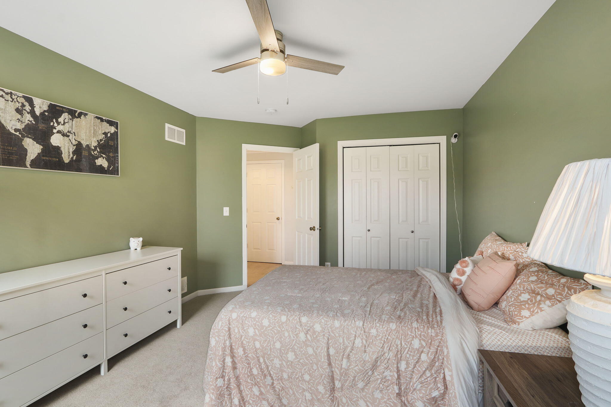 Pleasant Prairie, Wisconsin 53142, United States, 4 Bedrooms Bedrooms, ,3 BathroomsBathrooms,Residential,Pending,115551