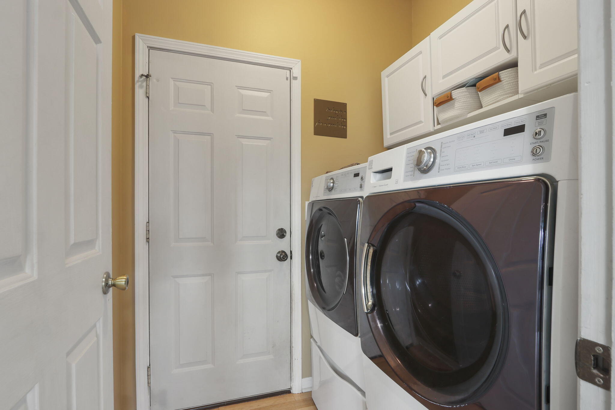 Pleasant Prairie, Wisconsin 53142, United States, 4 Bedrooms Bedrooms, ,3 BathroomsBathrooms,Residential,Pending,115551