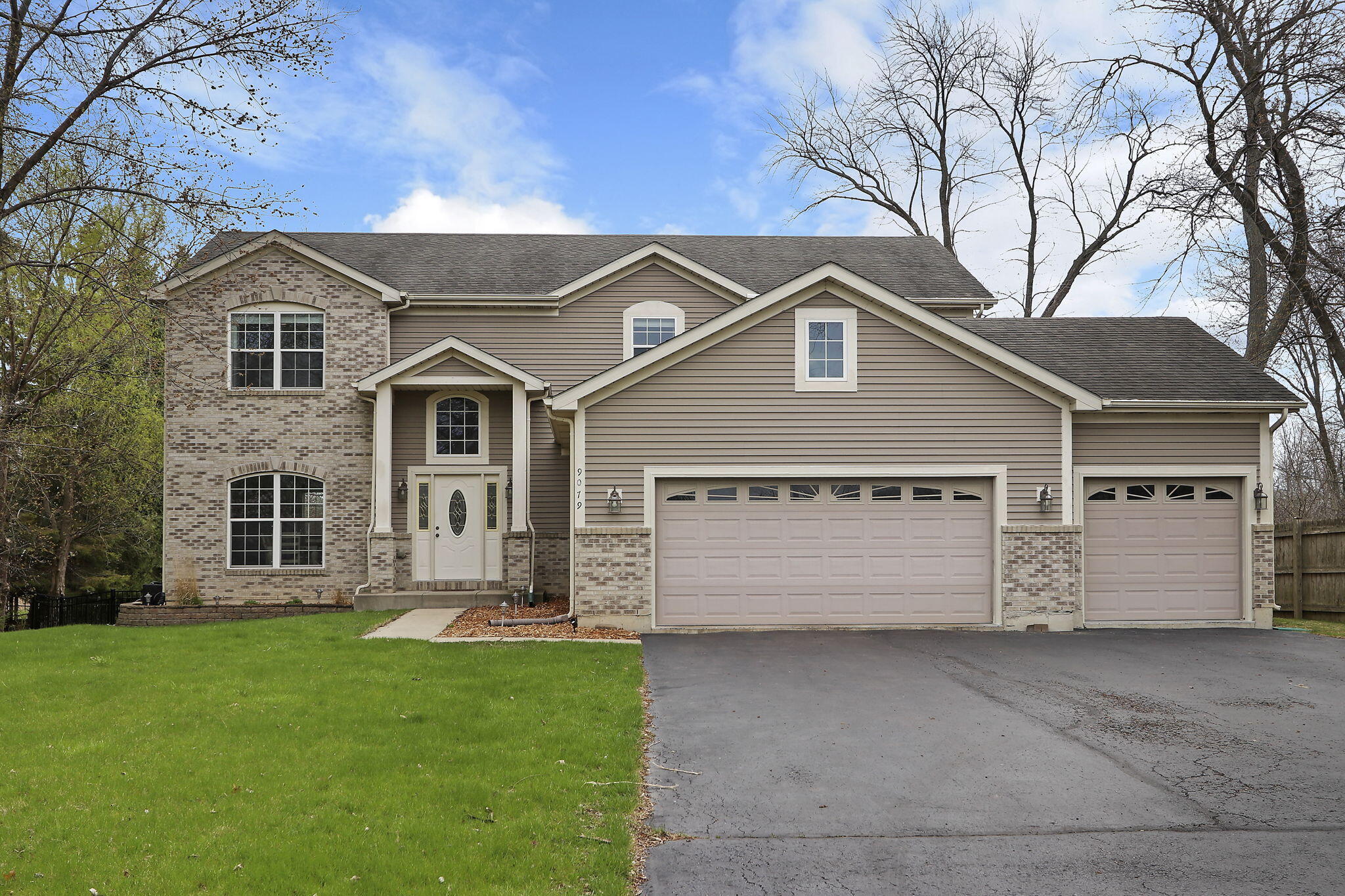 Pleasant Prairie, Wisconsin 53142, United States, 4 Bedrooms Bedrooms, ,3 BathroomsBathrooms,Residential,Pending,115551