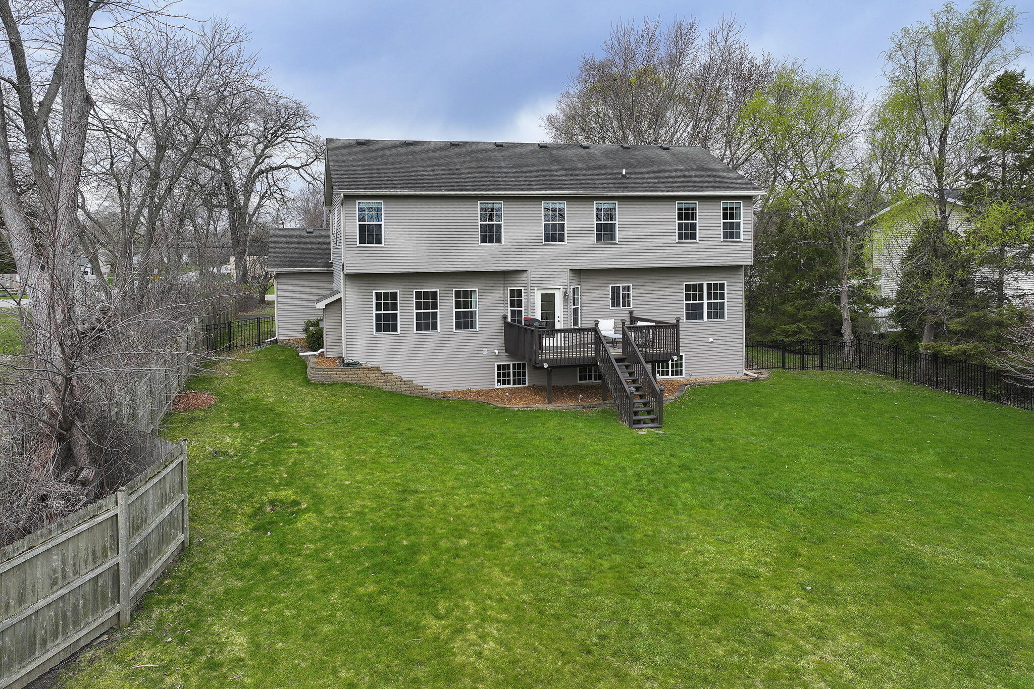 Pleasant Prairie, Wisconsin 53142, United States, 4 Bedrooms Bedrooms, ,3 BathroomsBathrooms,Residential,Pending,115551