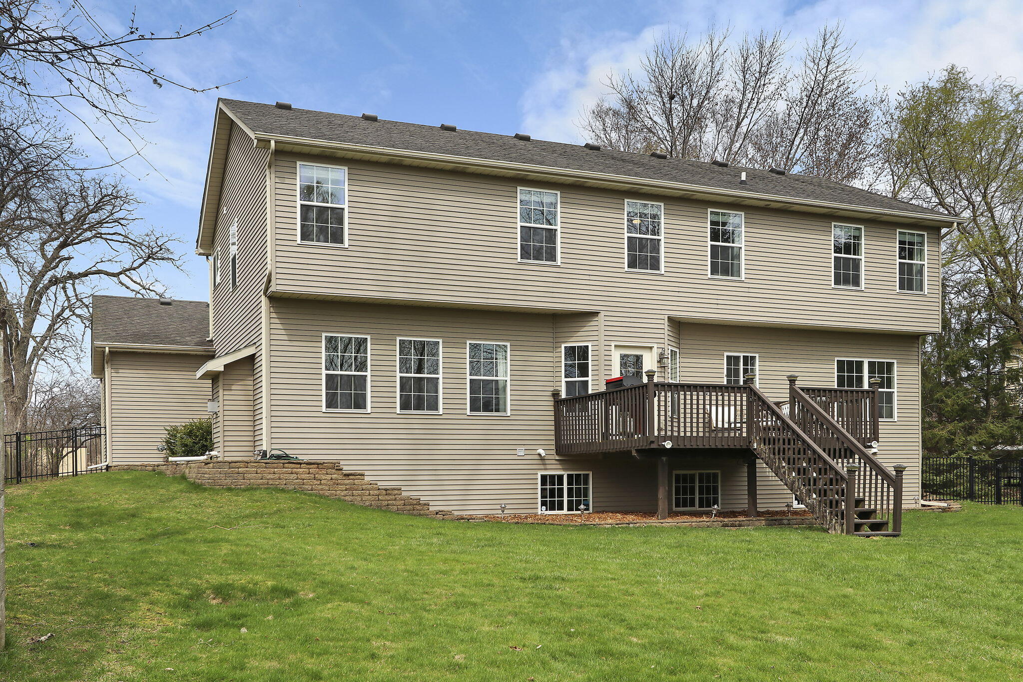 Pleasant Prairie, Wisconsin 53142, United States, 4 Bedrooms Bedrooms, ,3 BathroomsBathrooms,Residential,Pending,115551