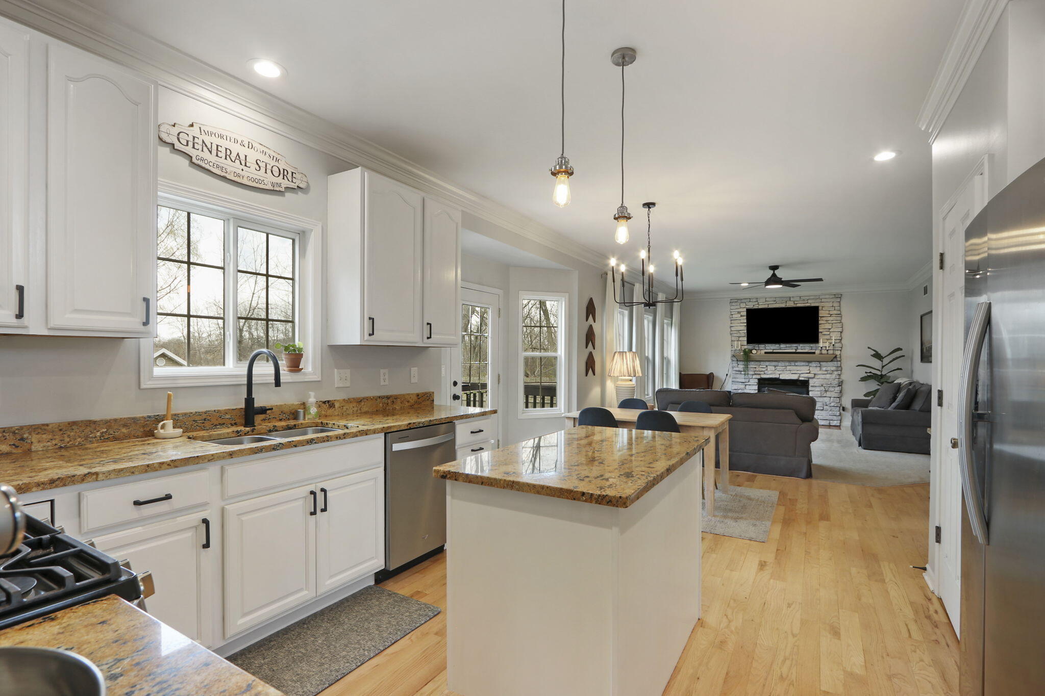 Pleasant Prairie, Wisconsin 53142, United States, 4 Bedrooms Bedrooms, ,3 BathroomsBathrooms,Residential,Pending,115551