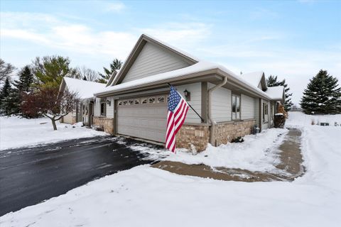 Photo of N160W18903 Oakland Dr, Jackson, WI 53037 (MLS # 1944938)