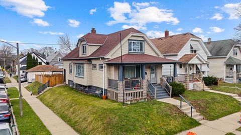 Photo of 2402 S 20th St, Milwaukee, WI 53215 (MLS # 1957513)
