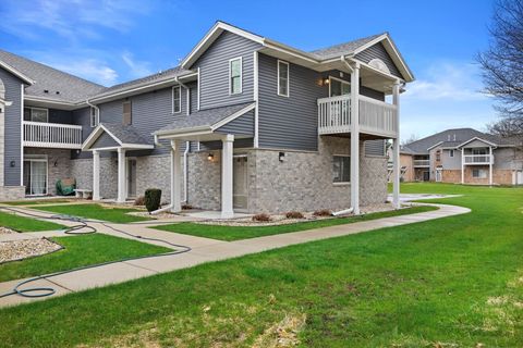Photo of 410 W Aspen Dr, Oak Creek, WI 53154 (MLS # 1914451)
