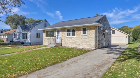 Photo of 371 17th St, Fond Du Lac, WI 54935 (MLS # 1983727)