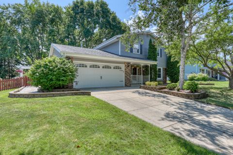 Photo of 3015 W Thorncrest Dr, Franklin, WI 53132 (MLS # 1930965)