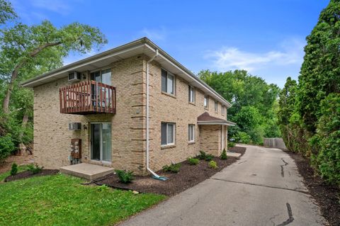 Photo of 410 Cheviot Chase -, Waukesha, WI 53186 (MLS # 1970882)