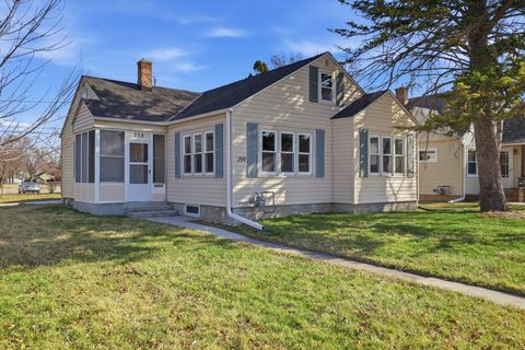 Photo of 259 14th St, Fond Du Lac, WI 54935 (MLS # 1955818)