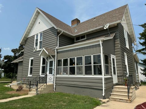 Photo of 204 Park Ave, Waupun, WI 53963 (MLS # 1965900)