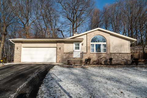 Photo of 114 Manor Ct, Slinger, WI 53086 (MLS # 1947537)