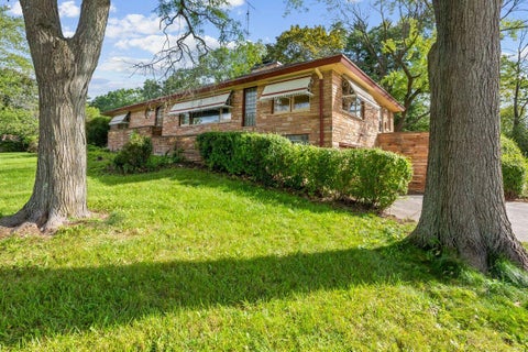 Photo of 2300 Kevenauer Dr, Brookfield, WI 53005 (MLS # 1981736)