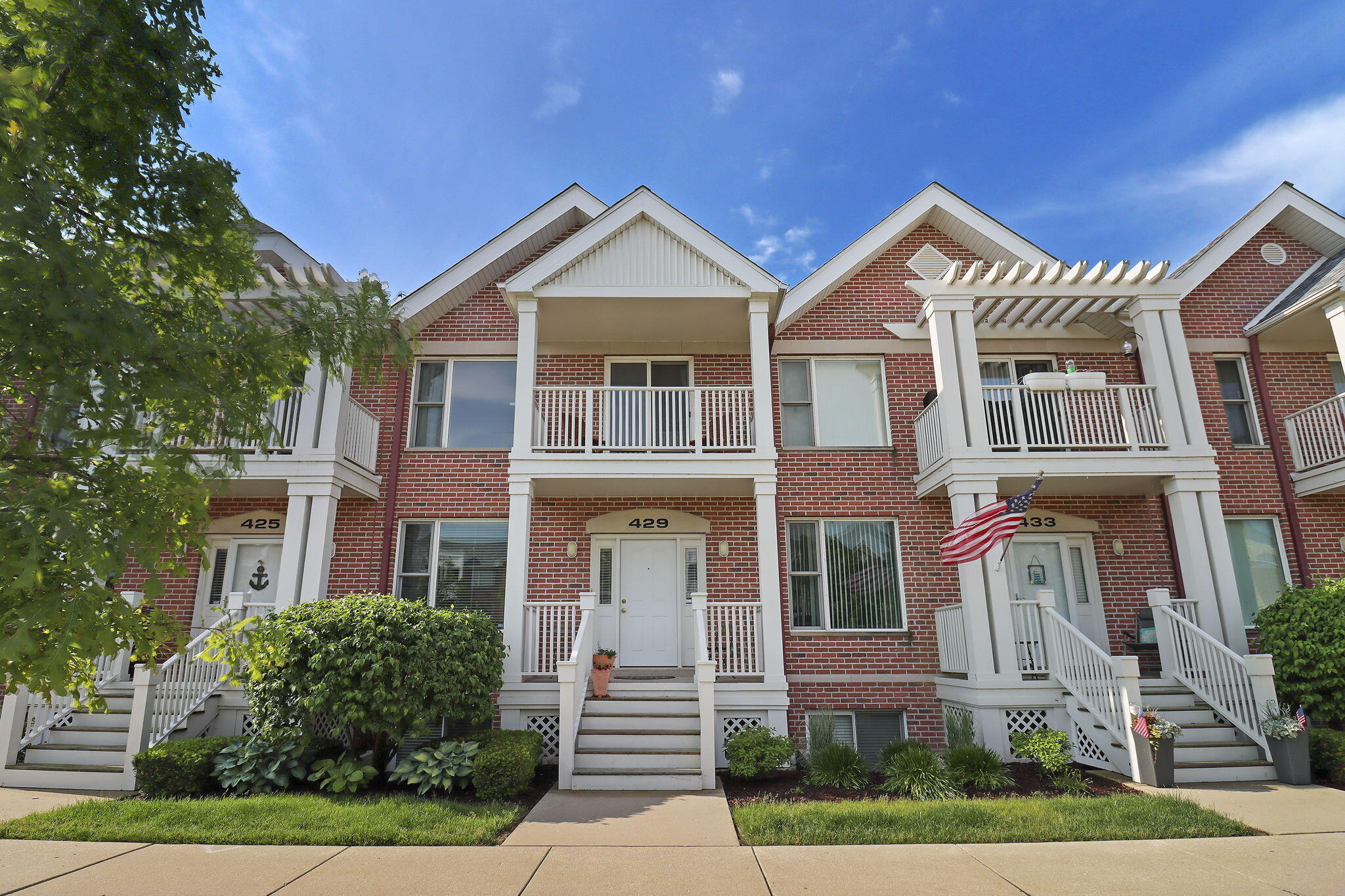 Kenosha, Wisconsin 53140, United States, 3 Bedrooms Bedrooms, ,4 BathroomsBathrooms,Residential,Active,158603