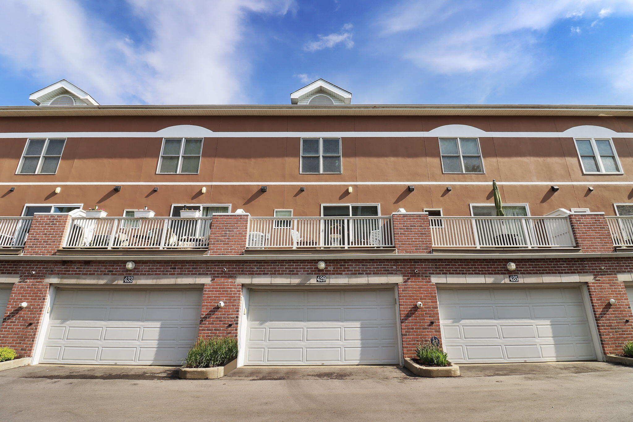 Kenosha, Wisconsin 53140, United States, 3 Bedrooms Bedrooms, ,4 BathroomsBathrooms,Residential,Active,158603