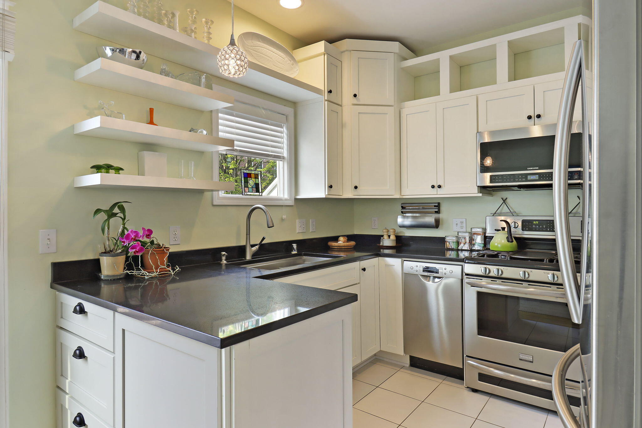 Kenosha, Wisconsin 53140, United States, 3 Bedrooms Bedrooms, ,4 BathroomsBathrooms,Residential,Active,158603