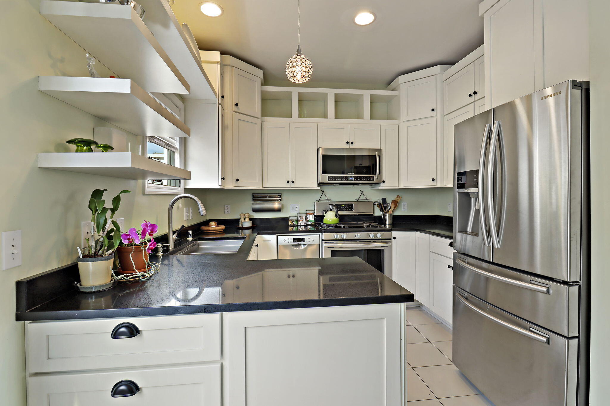 Kenosha, Wisconsin 53140, United States, 3 Bedrooms Bedrooms, ,4 BathroomsBathrooms,Residential,Active,158603