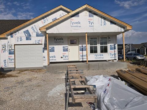 Photo of 636 Harvest Ln, Hartford, WI 53027 (MLS # 1961025)