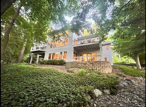 Photo of 410 Deerpath W -, Fontana, WI 53125 (MLS # 1949400)