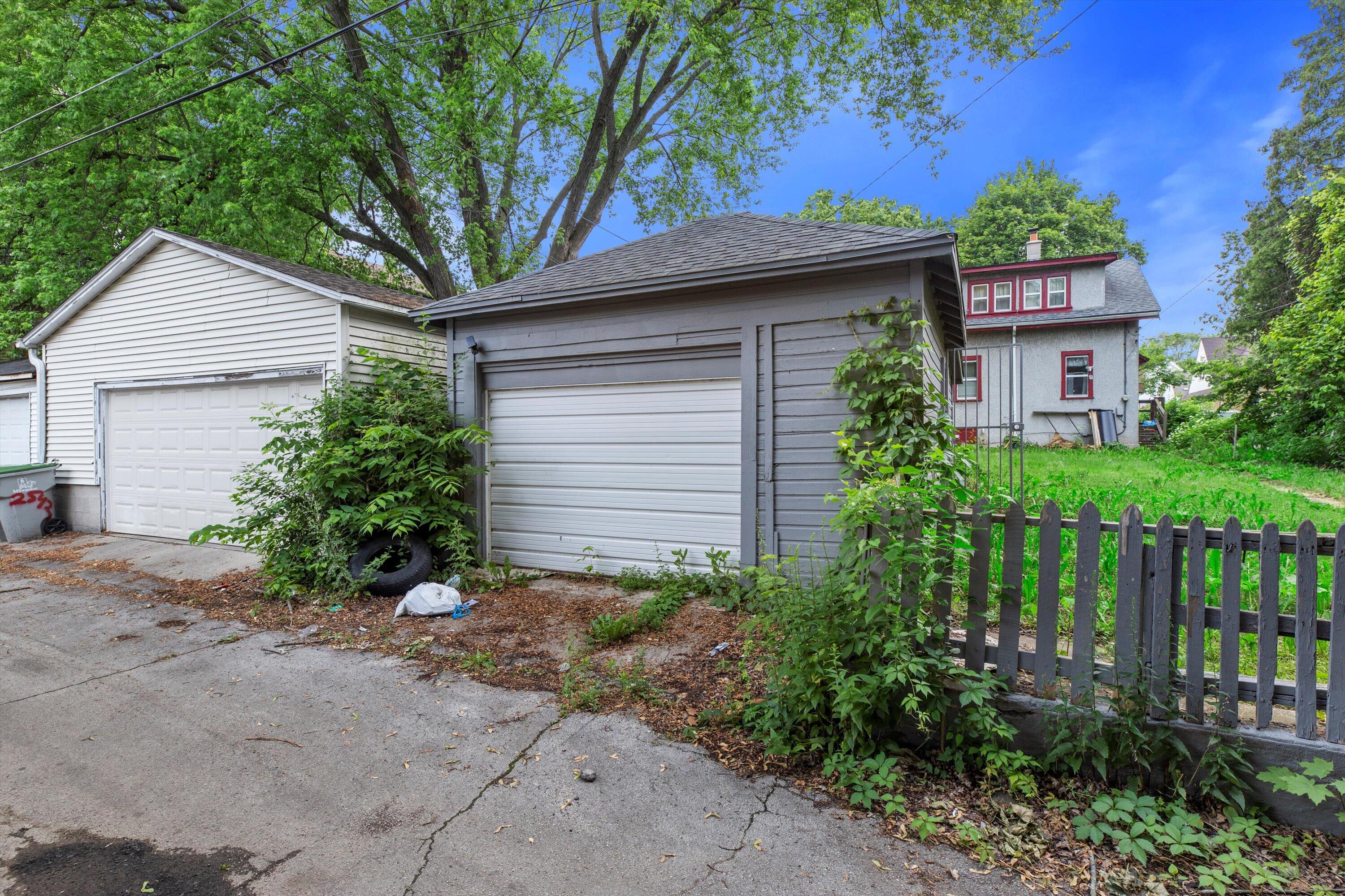 Milwaukee, Wisconsin 53210, United States, 2 Bedrooms Bedrooms, ,1 BathroomBathrooms,Residential,Active,161926