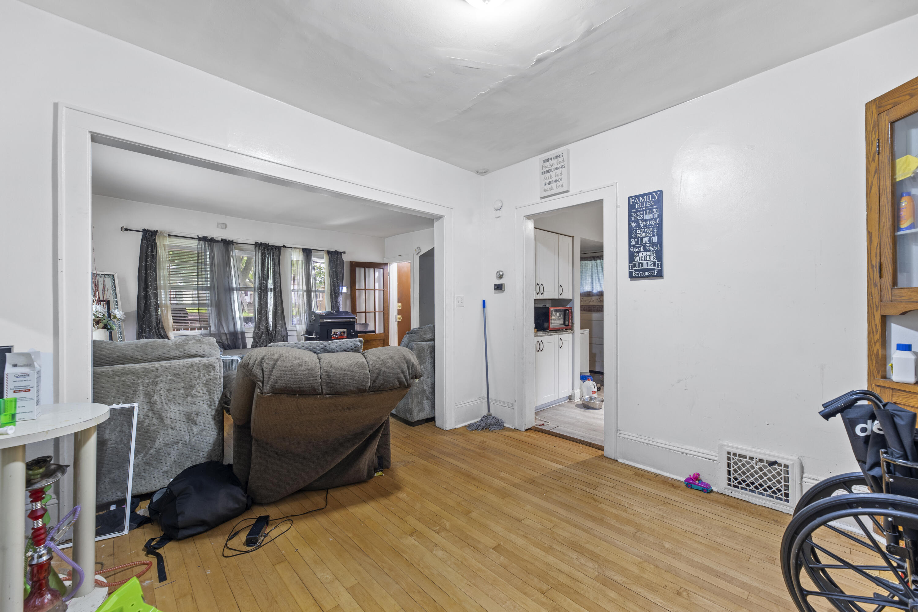 Milwaukee, Wisconsin 53210, United States, 2 Bedrooms Bedrooms, ,1 BathroomBathrooms,Residential,Active,161926