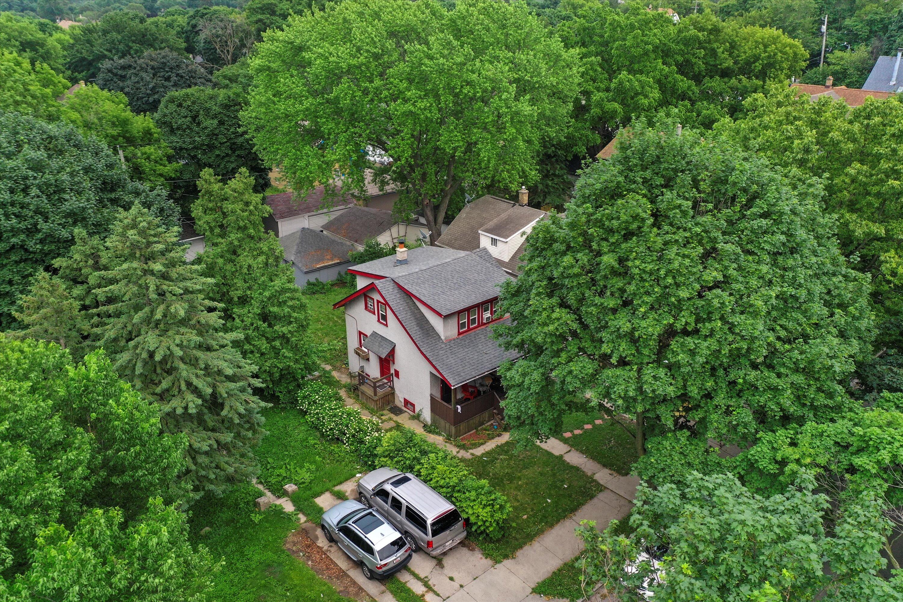 Milwaukee, Wisconsin 53210, United States, 2 Bedrooms Bedrooms, ,1 BathroomBathrooms,Residential,Active,161926