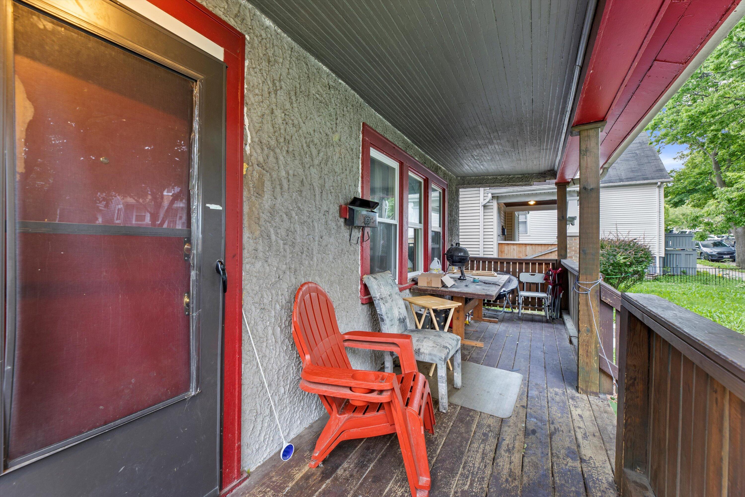 Milwaukee, Wisconsin 53210, United States, 2 Bedrooms Bedrooms, ,1 BathroomBathrooms,Residential,Active,161926