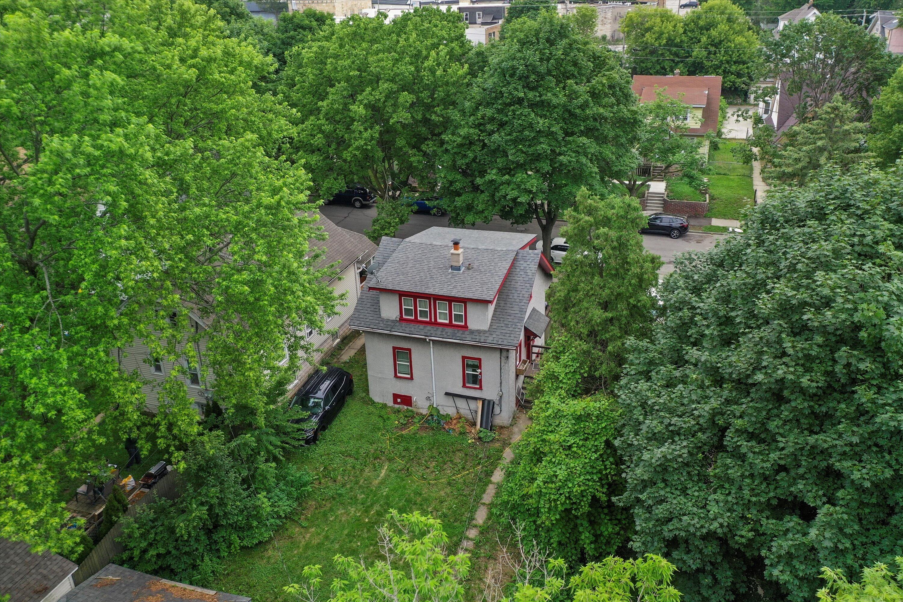 Milwaukee, Wisconsin 53210, United States, 2 Bedrooms Bedrooms, ,1 BathroomBathrooms,Residential,Active,161926