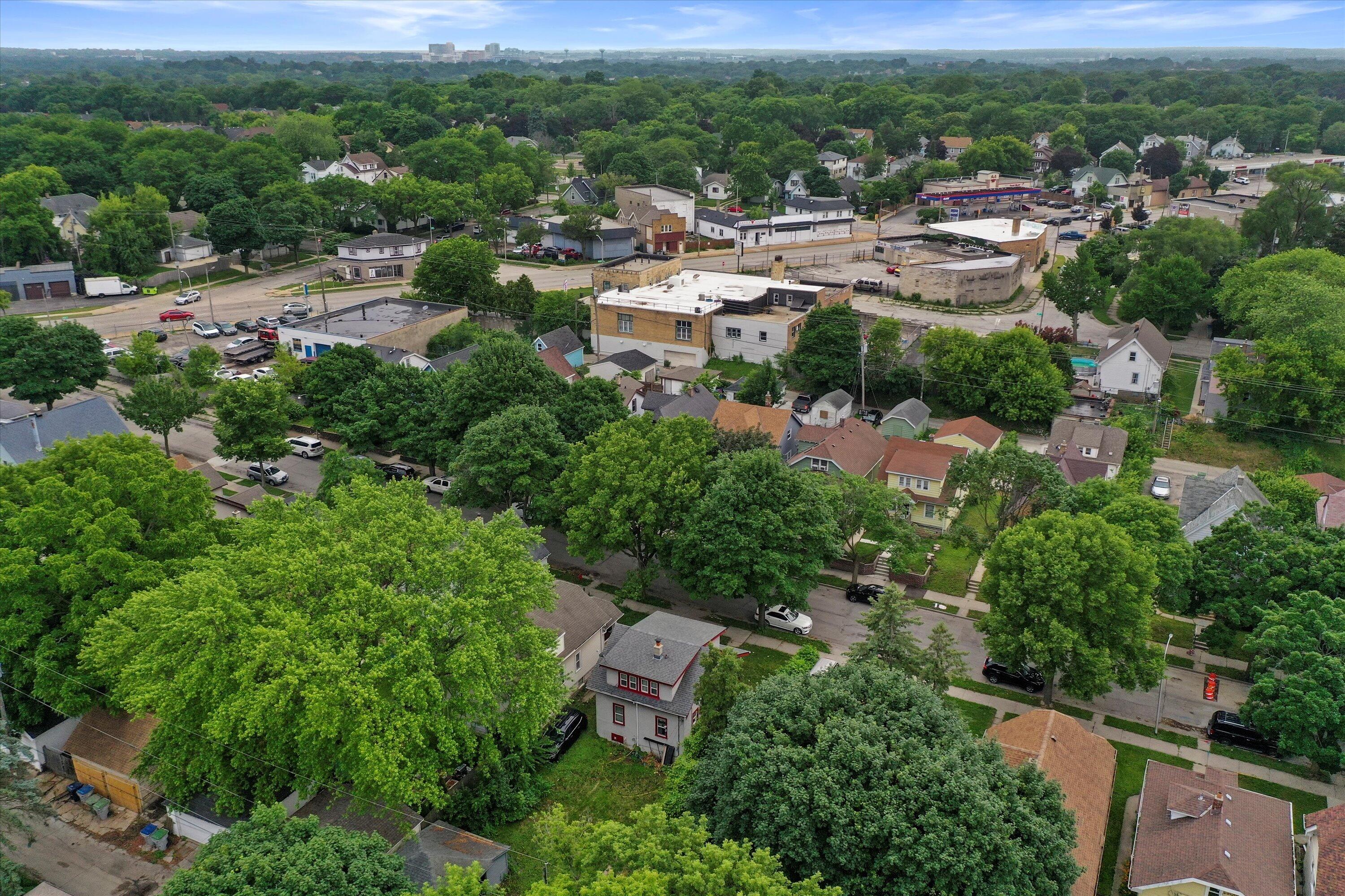 Milwaukee, Wisconsin 53210, United States, 2 Bedrooms Bedrooms, ,1 BathroomBathrooms,Residential,Active,161926