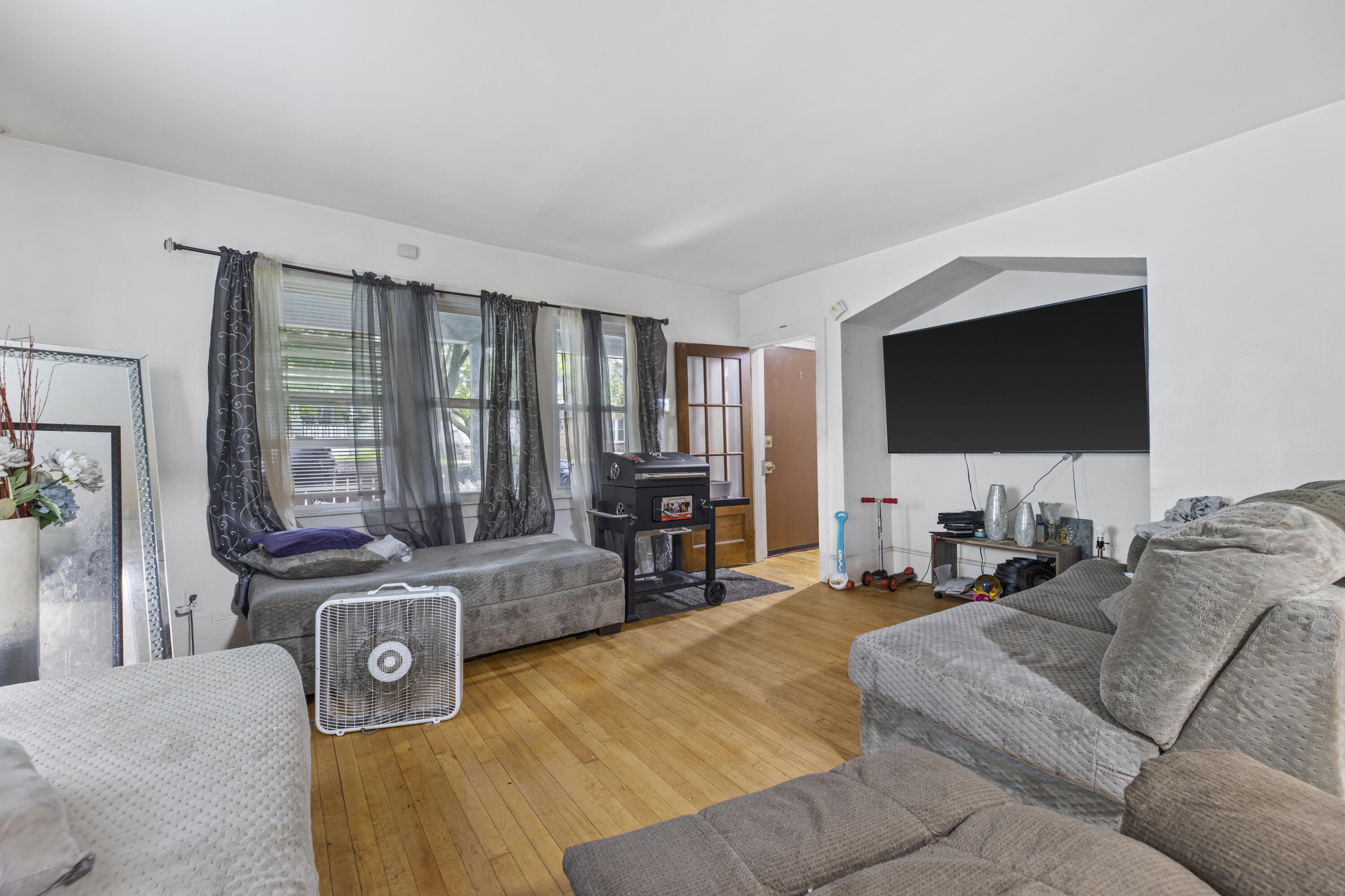 Milwaukee, Wisconsin 53210, United States, 2 Bedrooms Bedrooms, ,1 BathroomBathrooms,Residential,Active,161926