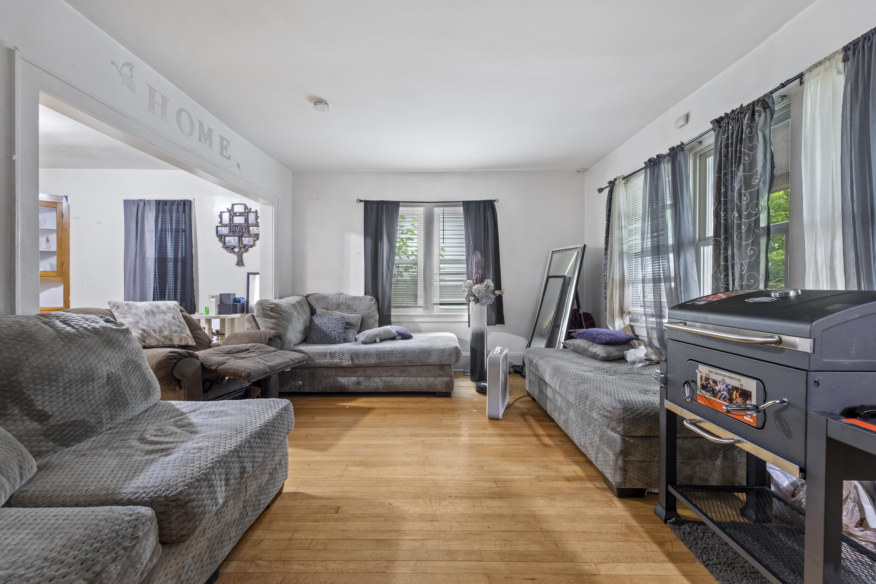 Milwaukee, Wisconsin 53210, United States, 2 Bedrooms Bedrooms, ,1 BathroomBathrooms,Residential,Active,161926