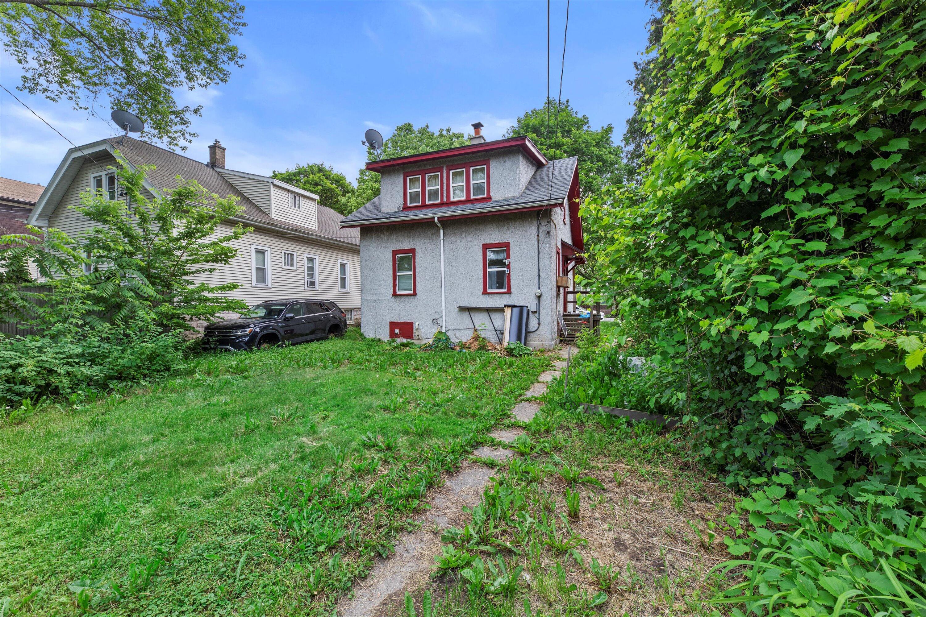 Milwaukee, Wisconsin 53210, United States, 2 Bedrooms Bedrooms, ,1 BathroomBathrooms,Residential,Active,161926