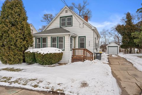 Photo of 925 Harding Ave, Waukesha, WI 53186 (MLS # 1954386)