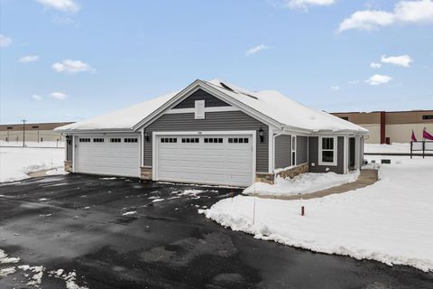 Photo of 516 Hunter Oaks Blvd, Watertown, WI 53094 (MLS # 1959486)