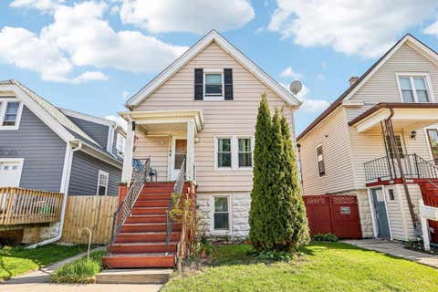Photo of 1823 W Kerney Pl, Milwaukee, WI 53215 (MLS # 1975087)
