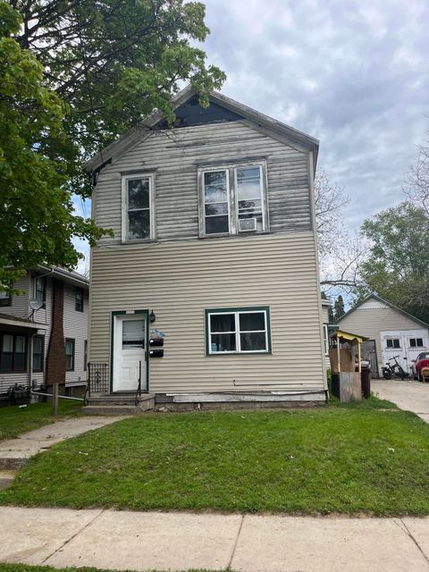 Photo of 1223 S 8th St, Manitowoc, WI 54220 (MLS # 1964024)