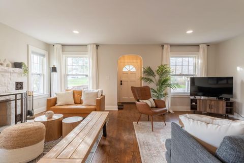 Photo of 193 Williams St, Williams Bay, WI 53191 (MLS # 1952775)