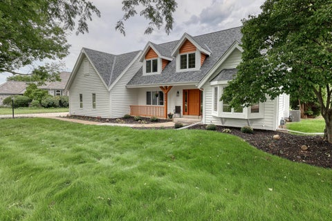 Photo of 8424 S 68th St, Franklin, WI 53132 (MLS # 1983798)