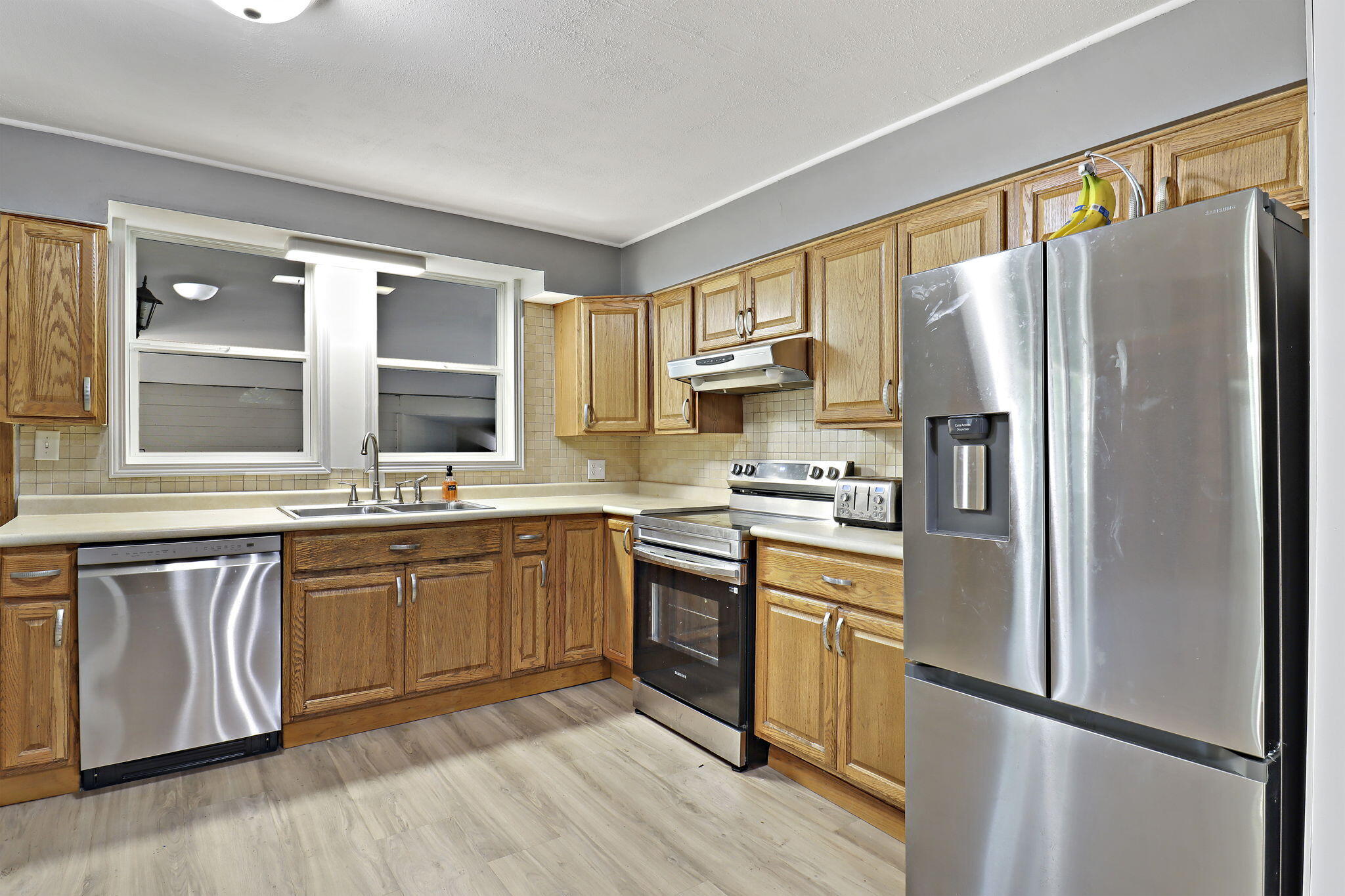 Pleasant Prairie, Wisconsin 53142, United States, 3 Bedrooms Bedrooms, ,2 BathroomsBathrooms,Residential,Active,245432