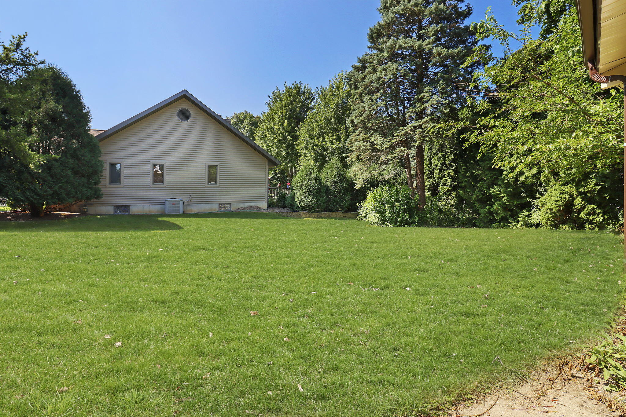 Pleasant Prairie, Wisconsin 53142, United States, 3 Bedrooms Bedrooms, ,2 BathroomsBathrooms,Residential,Active,245432