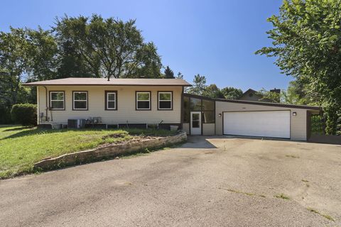 Photo of 5401 82 St, Pleasant Prairie, WI 53142 (MLS # 1943271)