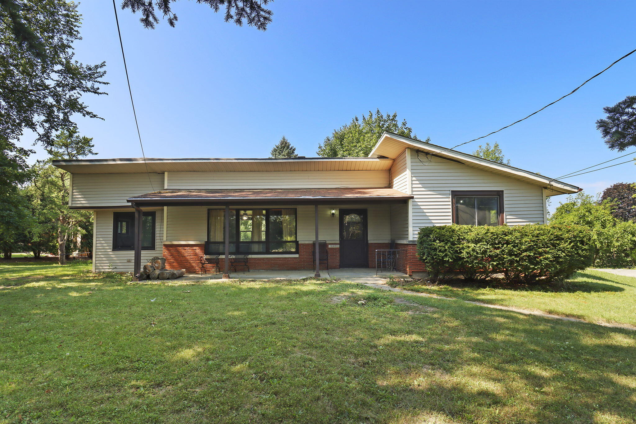 Pleasant Prairie, Wisconsin 53142, United States, 3 Bedrooms Bedrooms, ,2 BathroomsBathrooms,Residential,Active,245432