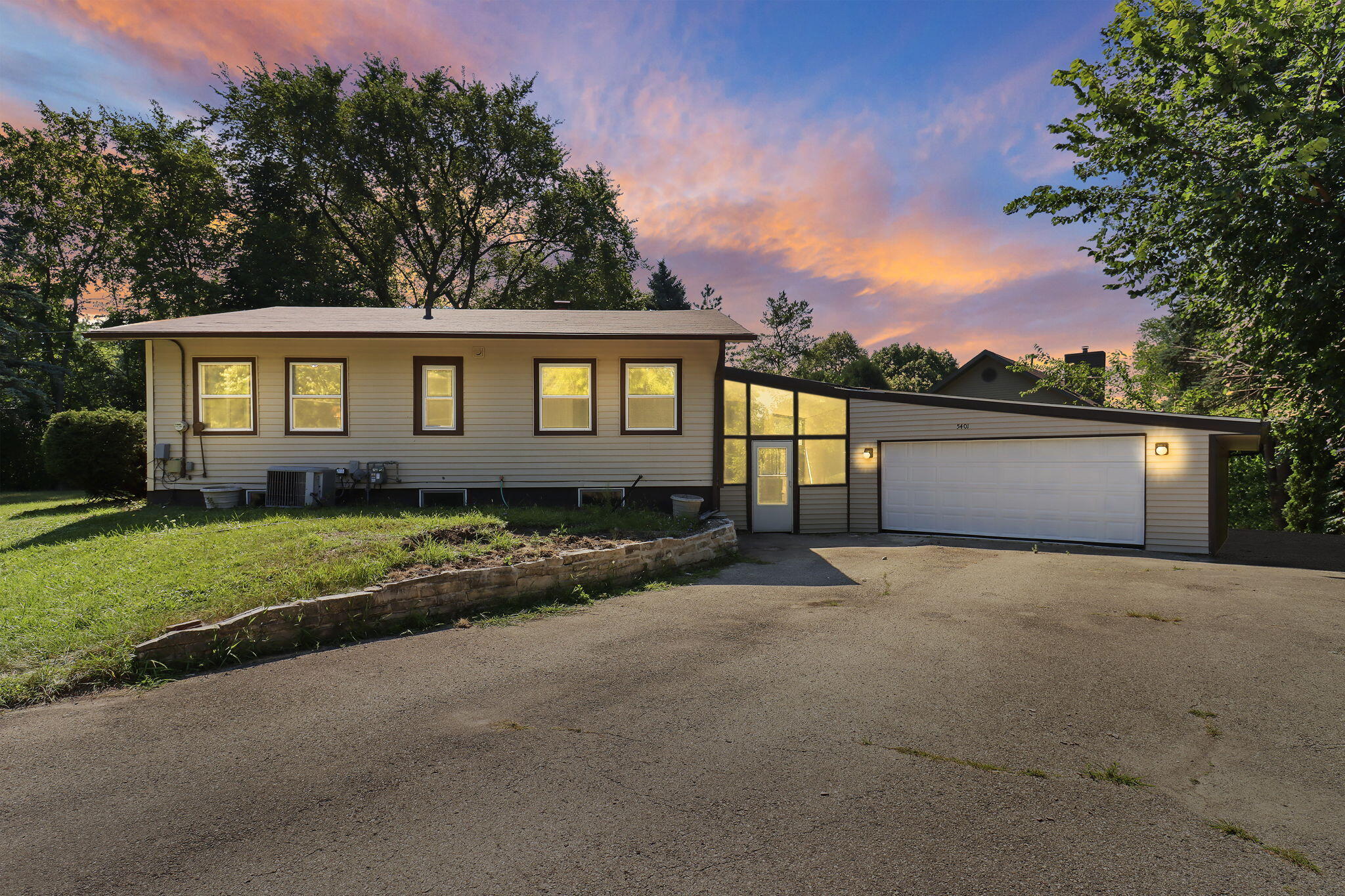 Pleasant Prairie, Wisconsin 53142, United States, 3 Bedrooms Bedrooms, ,2 BathroomsBathrooms,Residential,Active,245432