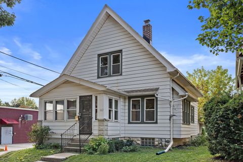 Photo of 817 E Otjen St, Milwaukee, WI 53207 (MLS # 1940501) Photo of 817 E Otjen St, Milwaukee, WI 53207 (MLS # 1940501)